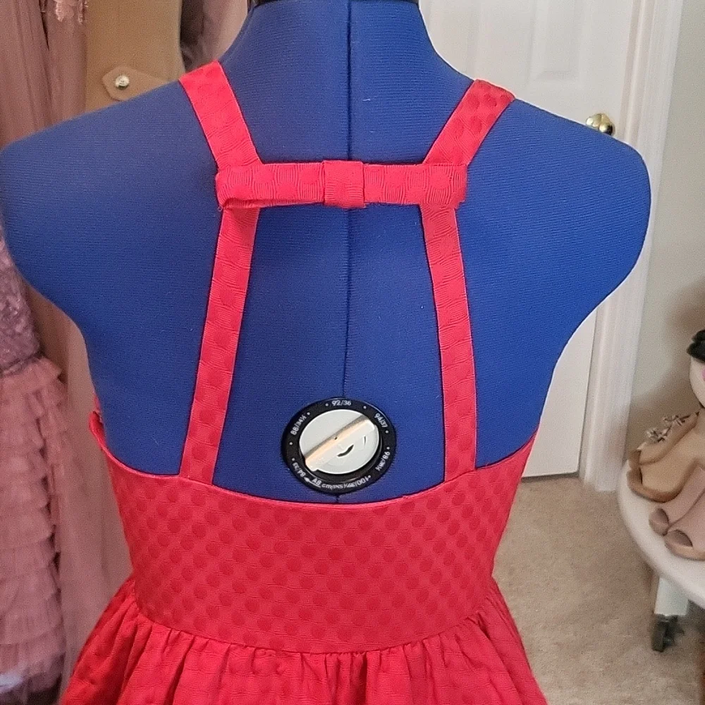 Cute dress can be wear day or night - Picture 4 of 7